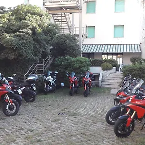 Manzi Hotel
